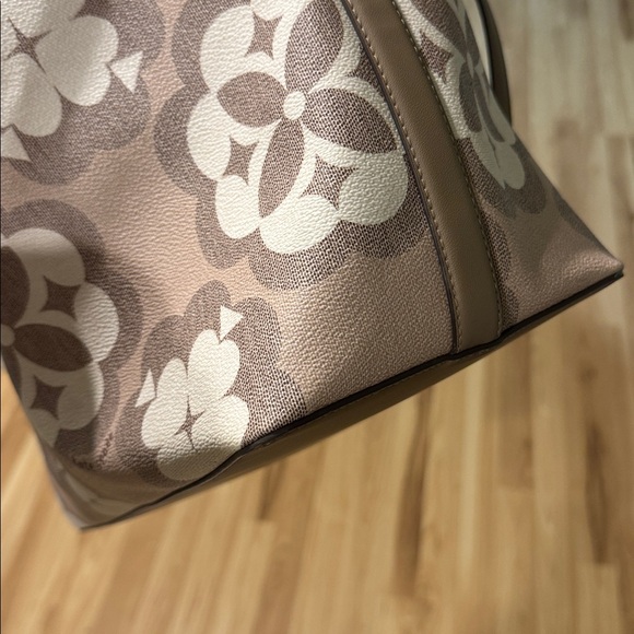 Kate Spade Tan and White Floral Tote - Picture 5 of 9
